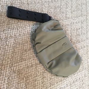 NWOT Simply Vera Wristlet Purse